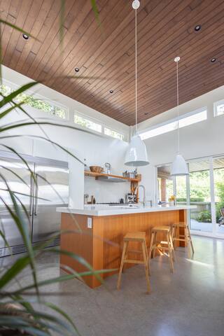 The Tides Luxury Beach House-Ocean Front-Hot tub