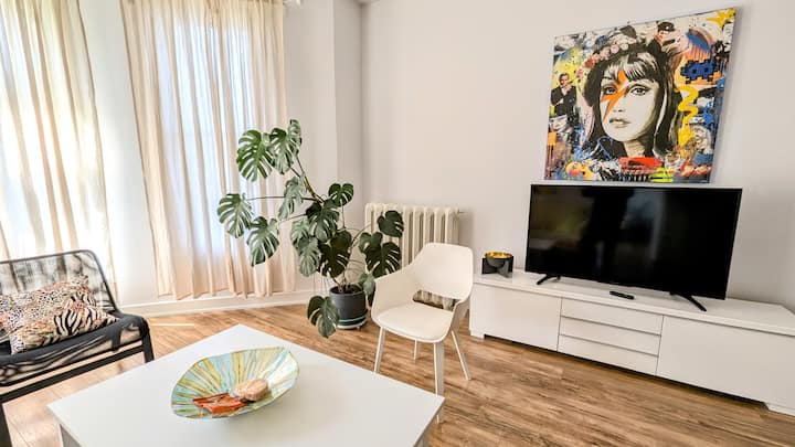 Luxury Apartment In A Picturesque Victorian House. - St. Catharines