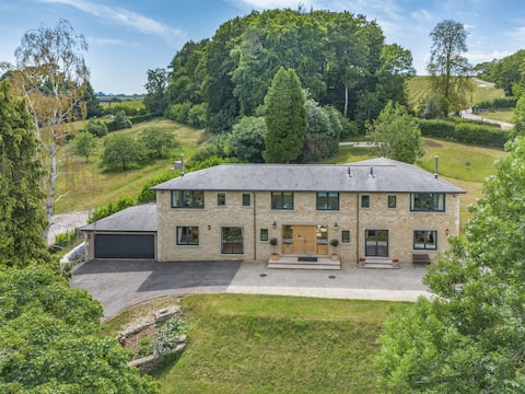 Stunning contemporary house in the South Cotswolds