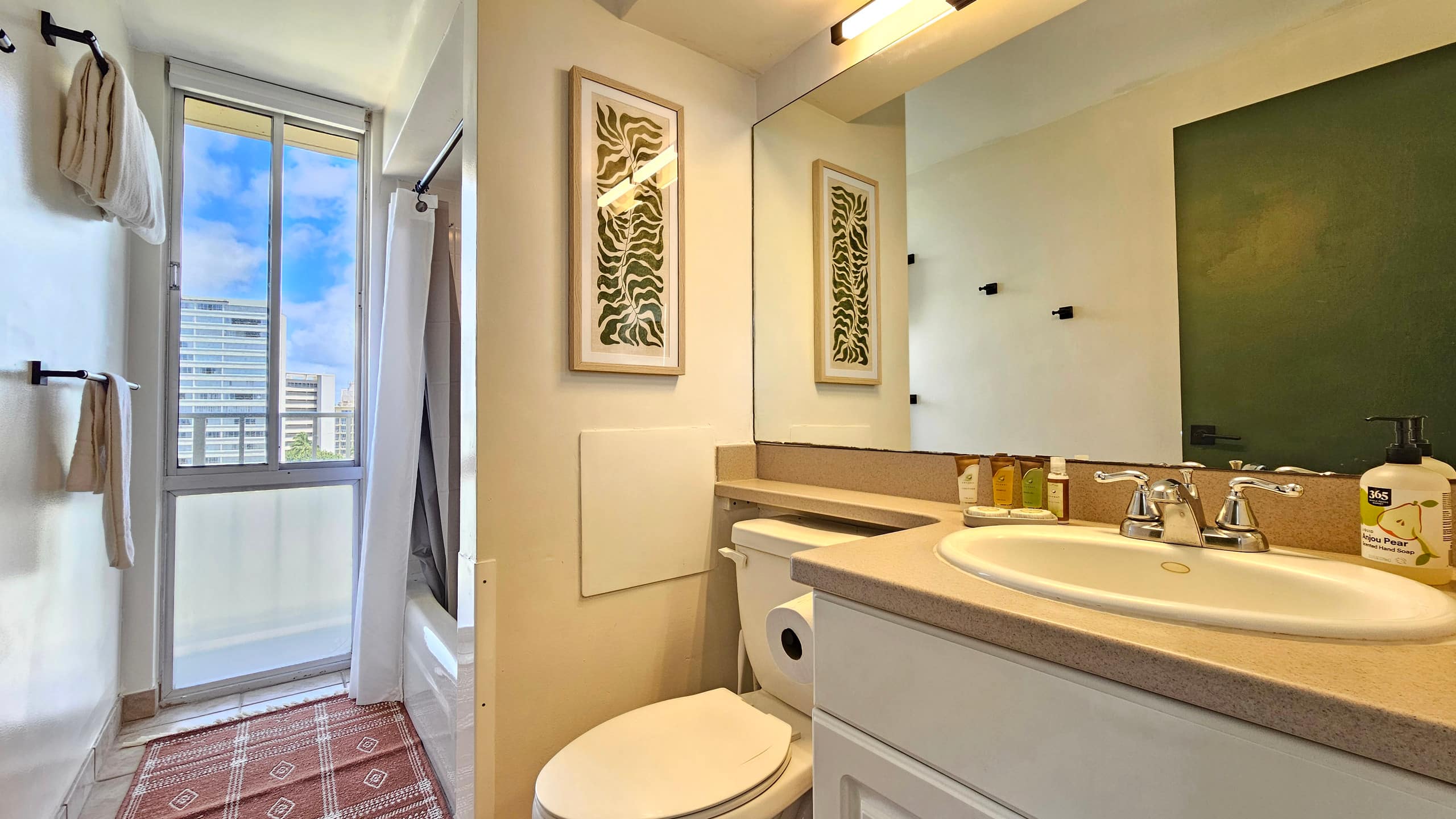 Condo in Honolulu · ★4.67 · 1 bedroom · 2 beds · 1 private bath - Image 27