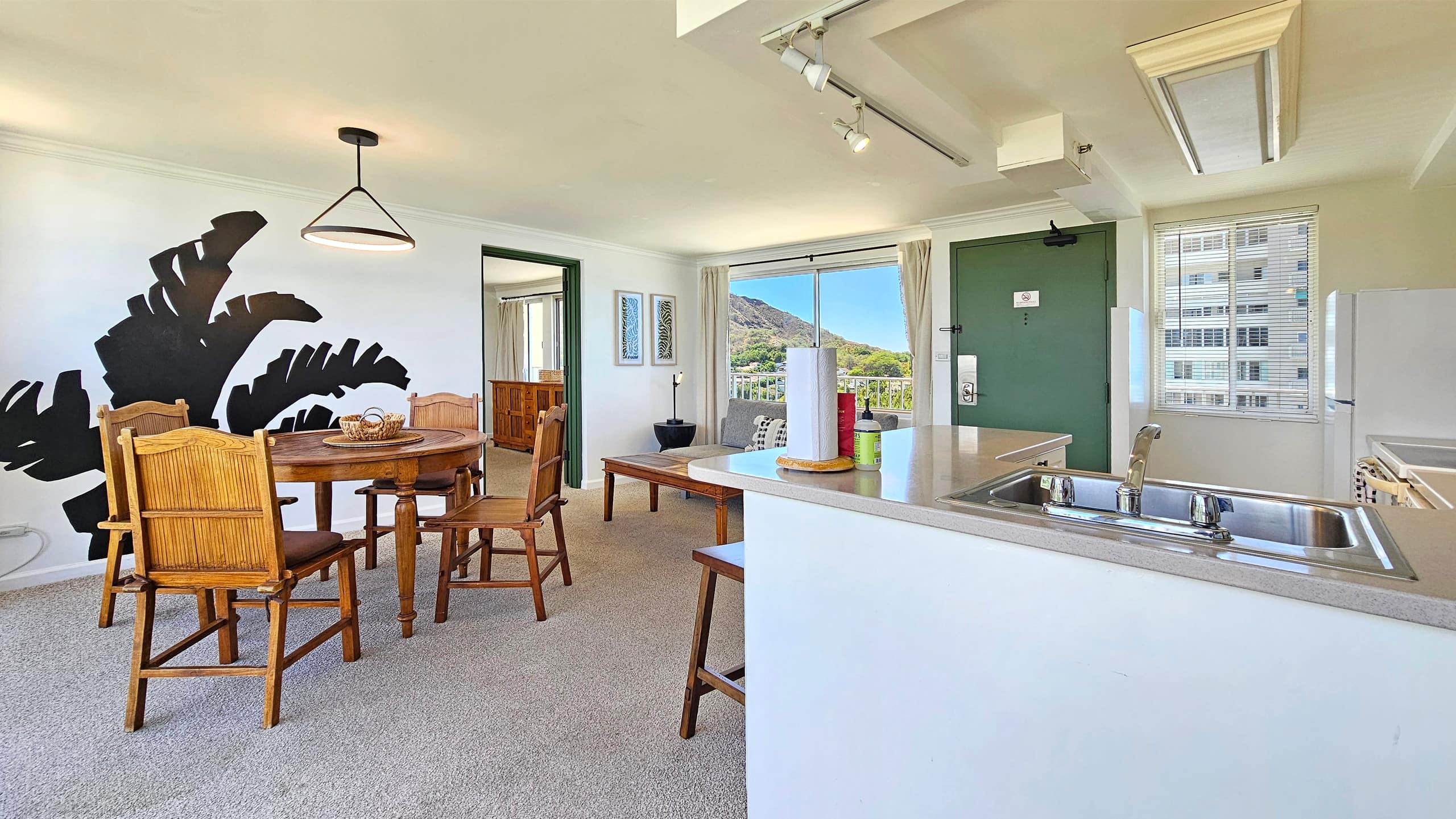 Condo in Honolulu · ★4.67 · 1 bedroom · 2 beds · 1 private bath - Image 19