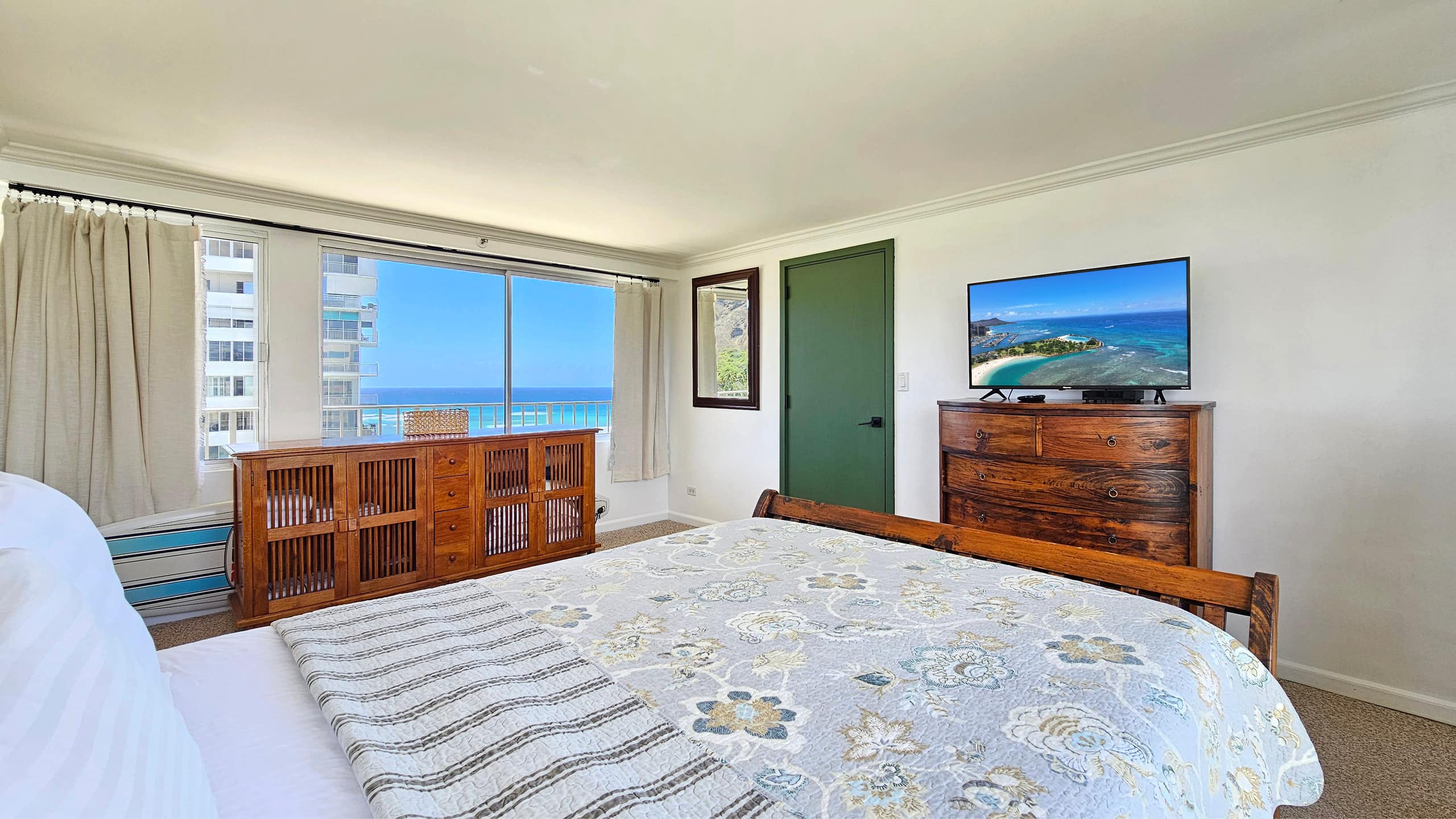 Condo in Honolulu · ★4.67 · 1 bedroom · 2 beds · 1 private bath - Image 25