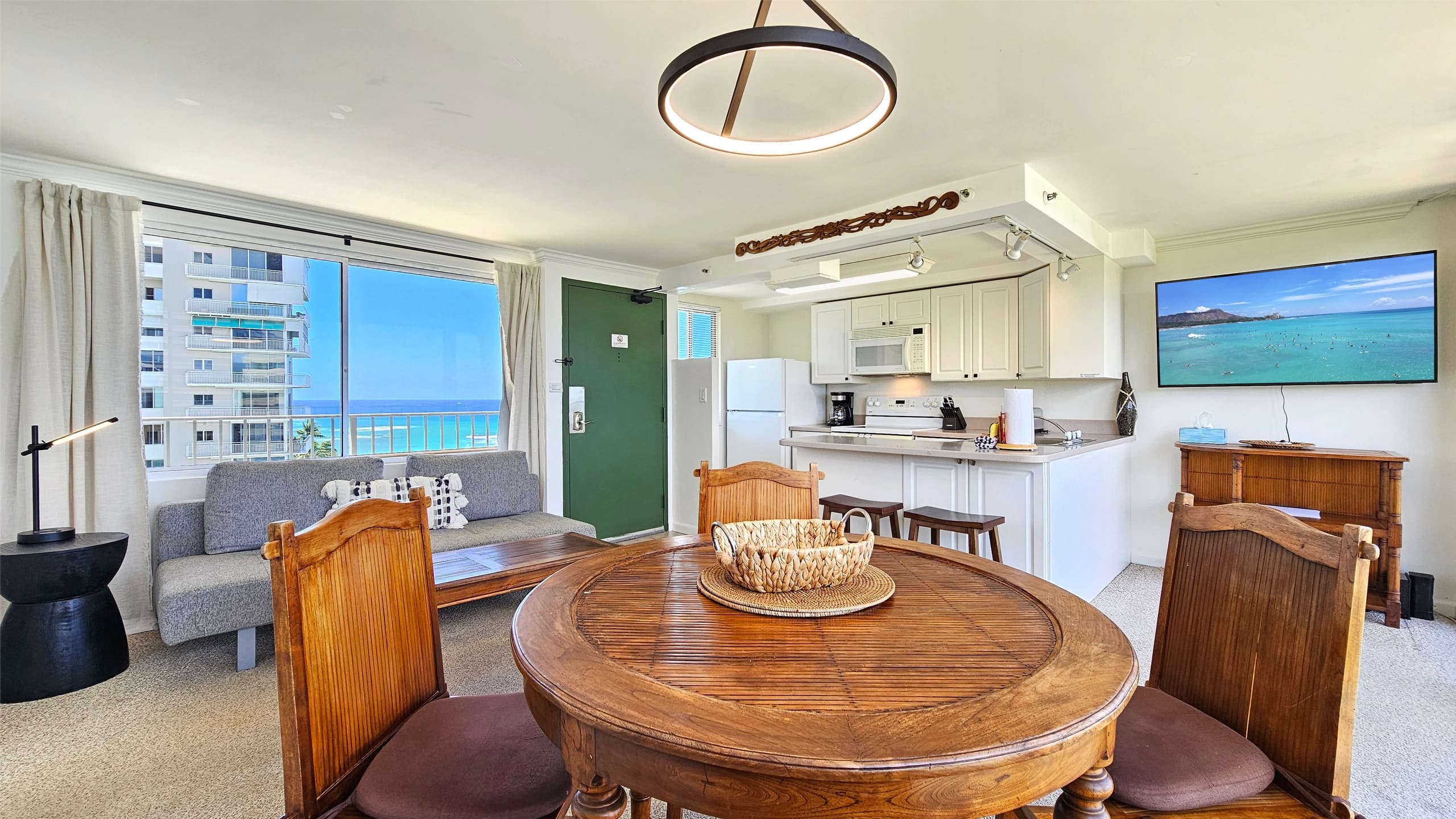 Condo in Honolulu · ★4.67 · 1 bedroom · 2 beds · 1 private bath - Image 5