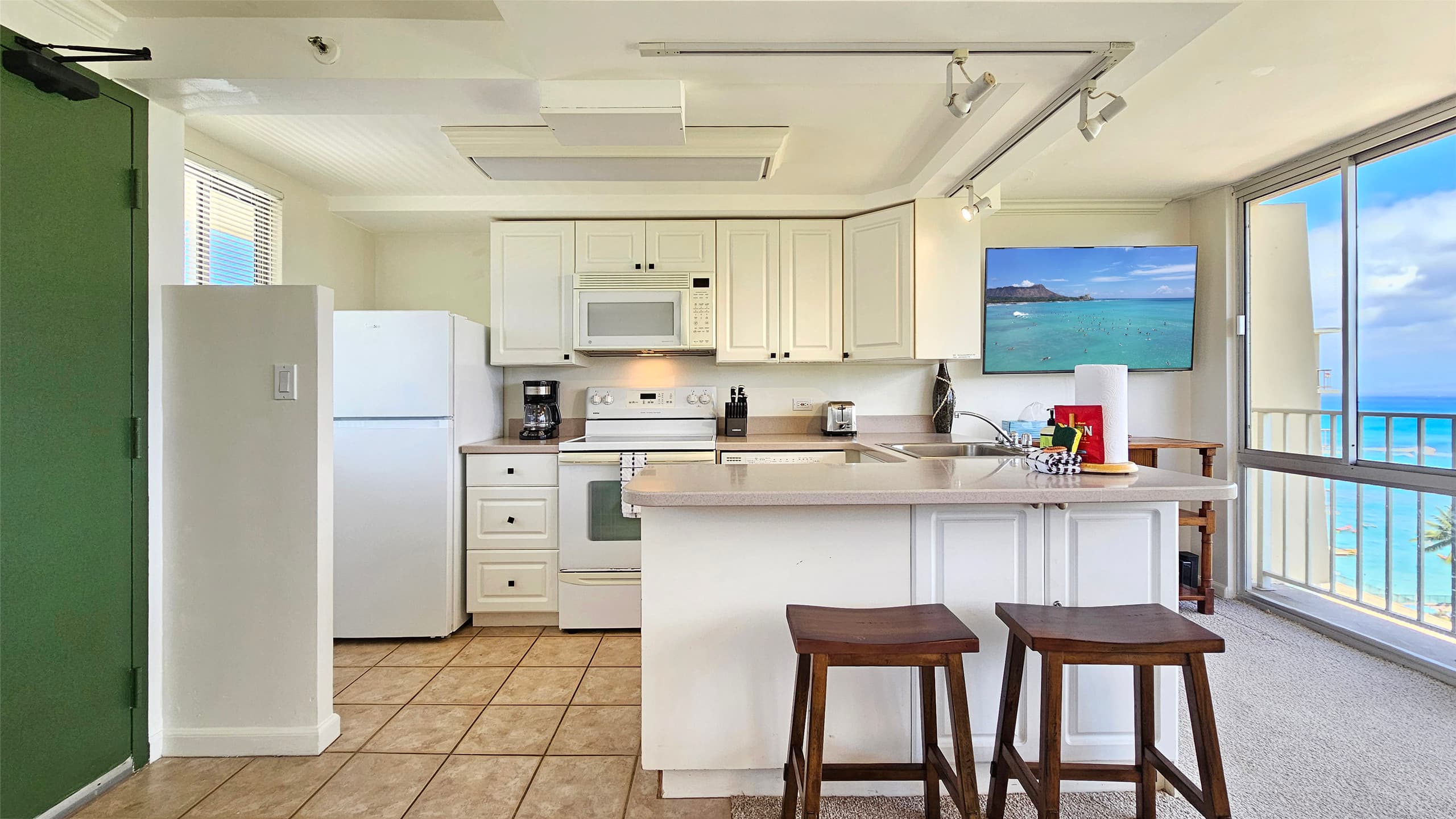 Condo in Honolulu · ★4.67 · 1 bedroom · 2 beds · 1 private bath - Image 9