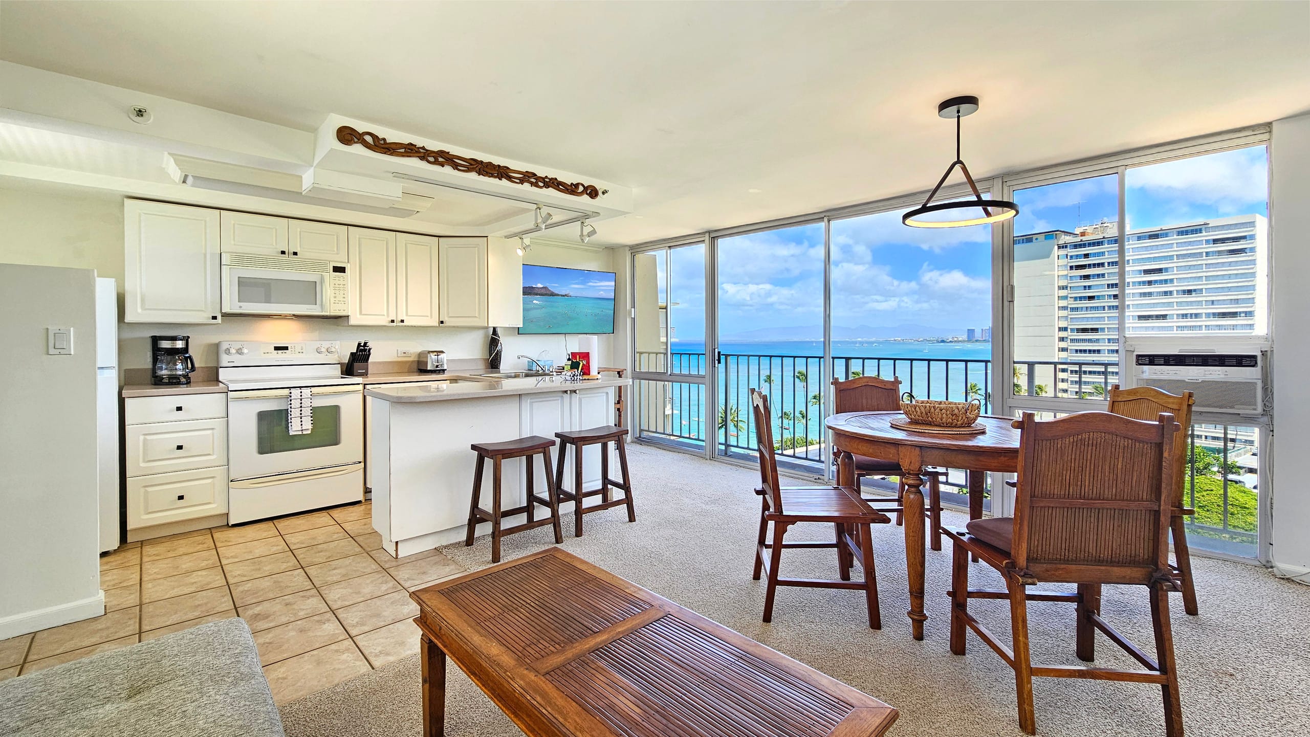 Condo in Honolulu · ★4.67 · 1 bedroom · 2 beds · 1 private bath - Image 3