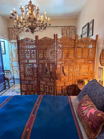 Location! SOCO, S Congress 3bd Home w/ Cowboy Pool gallery image 4