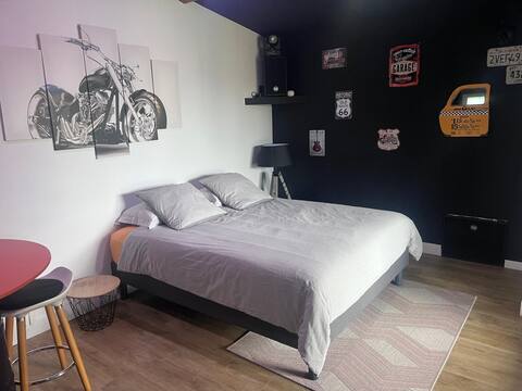 Studio with enclosed parking