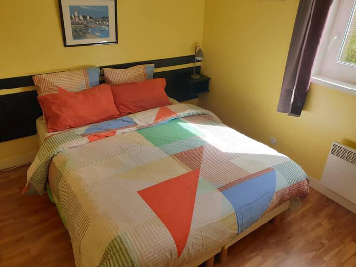 Spálňa s 140 cm posteľou