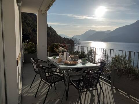 Frederic Lake View Apartment