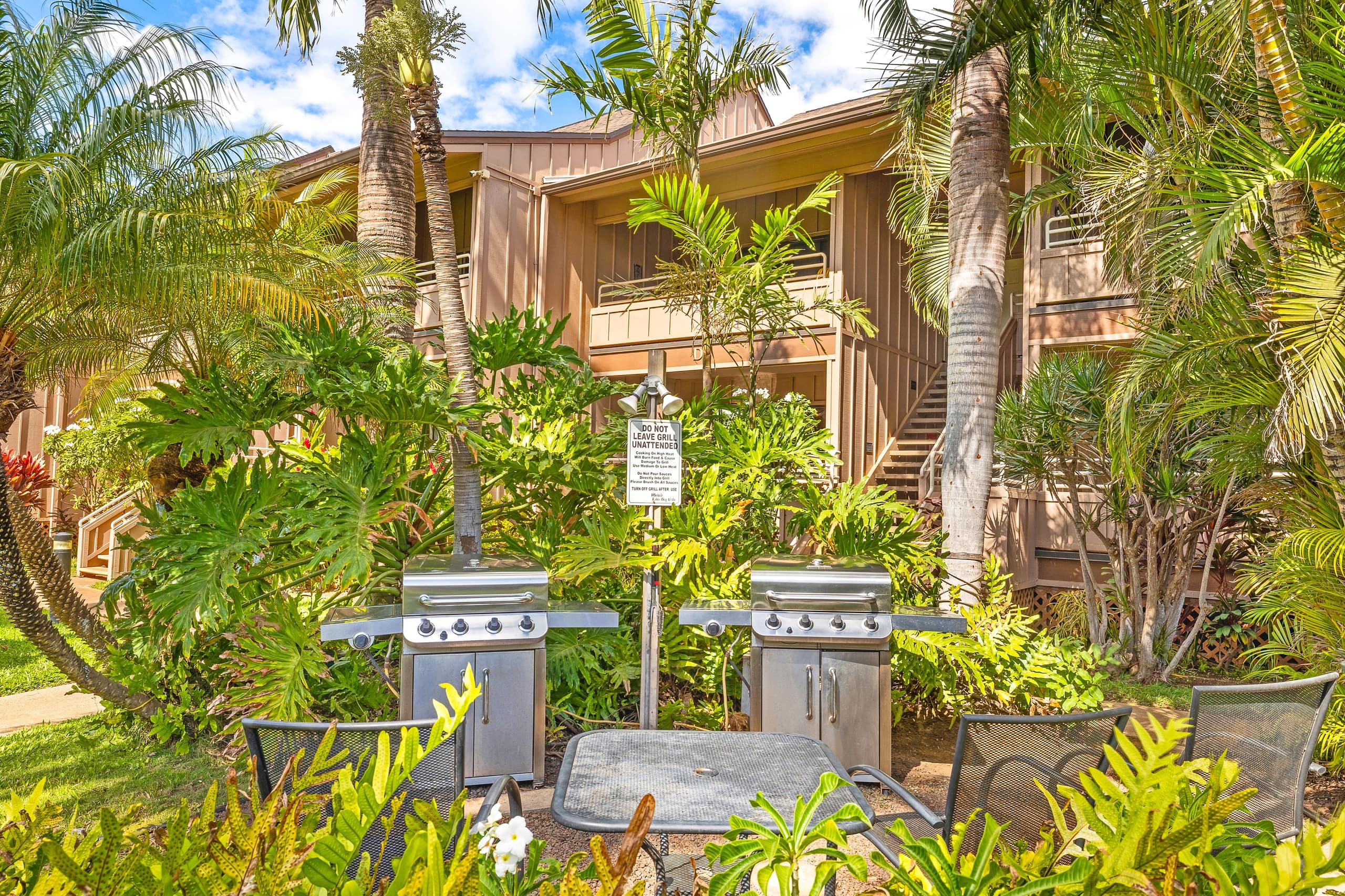 Great condo steps away from beach - Image 37