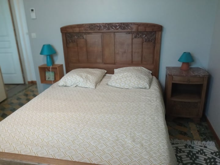 Საძინებელი 2, საწოლი 140-ში