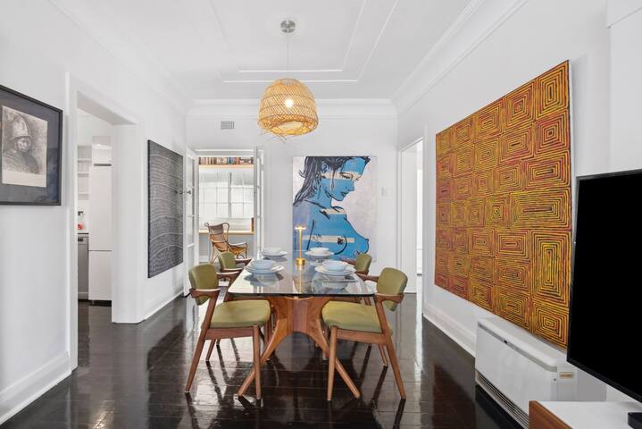 Stylish, Boutique, Large 2-3 bed & Minutes 2 Beach gallery image 3