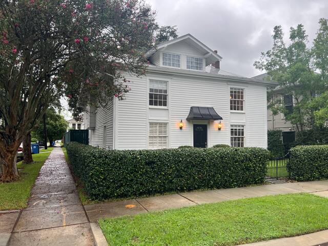 Ideal home for Tulane parents + Mardi Gras gallery image 2