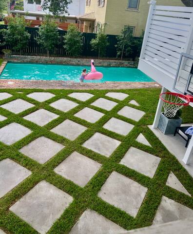 Ideal home for Tulane parents + Mardi Gras gallery image 3