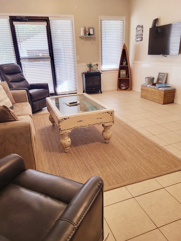 50英寸智能电视。 登录您的流媒体账号。 