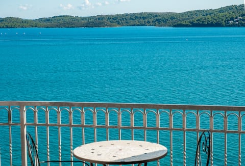 Successful Airbnb property: Small Room. Amazing View! 2.5km > Trogir! in Općina Seget