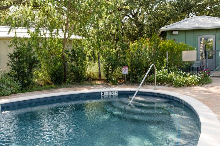 Cottage #5 with onsite Saltwater Pool and Cafe gallery image 5