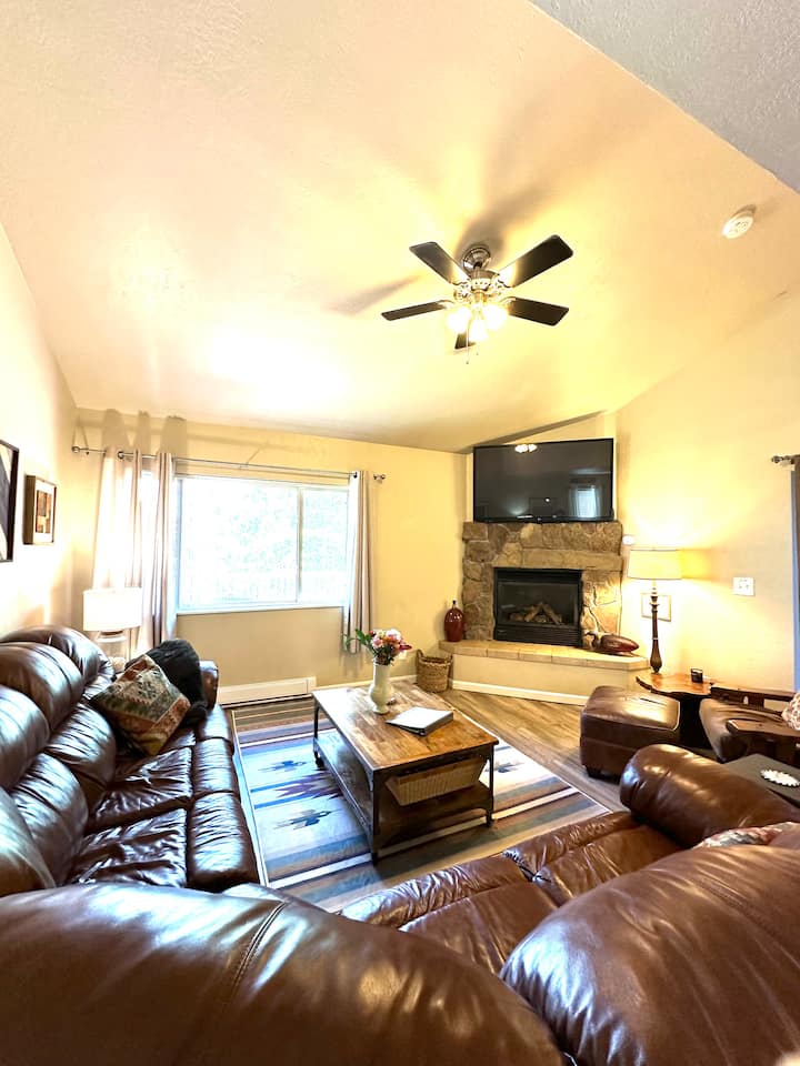 Spacious Townhome Great For Families - Pagosa Springs, CO