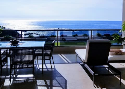 Beautiful Modern Condo, Unobstructed Ocean Views