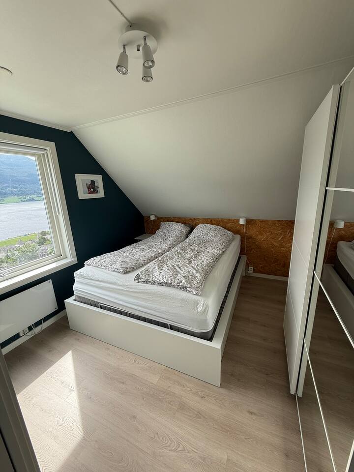 מיטה זוגית, תנור פלטה ונופים מדהימים. 