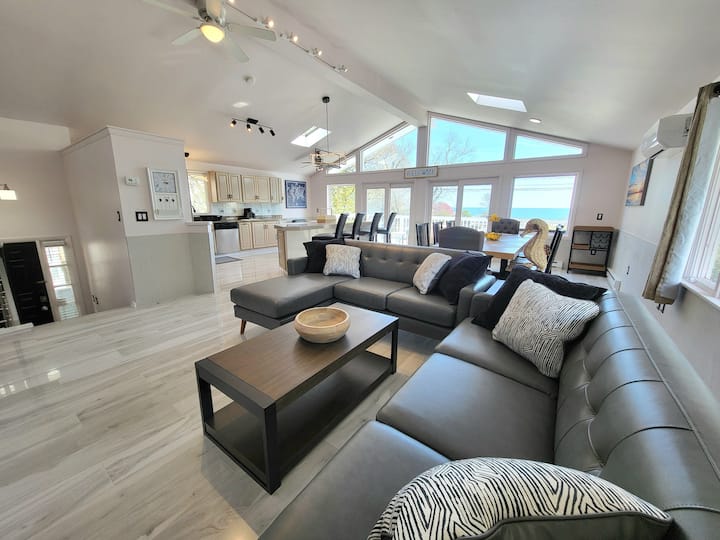 Sunset Oasis 1 @ Ocean Beach: $1Mil View 6 Queen