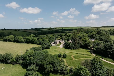 Boconnion Barton w/ Swedish Hot Tub