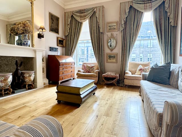 Frederick Street – Stylish New Town apartment!