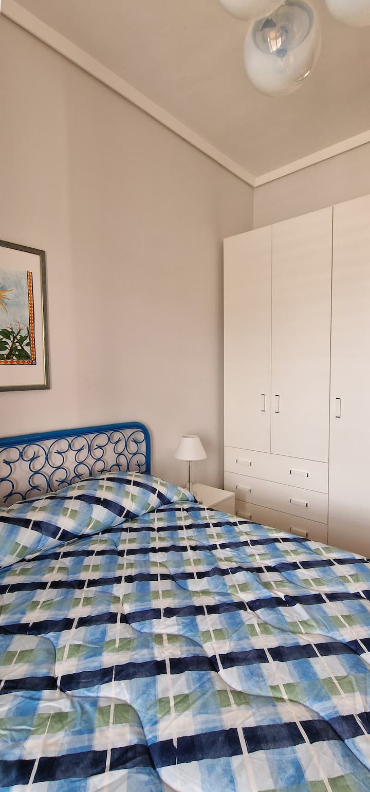 VILLA DEI FIORI - DORMITORIO 2 
Dormitorio con 1 cama doble
