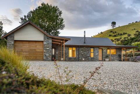 The Cottage: Judge & Jury Farm Retreat