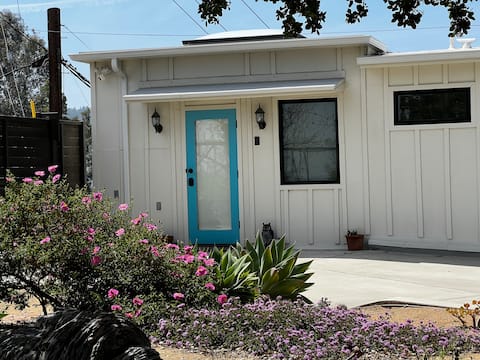 Top performing Airbnb: Charming Hilltop Tiny House with Stunning Views in Studio City