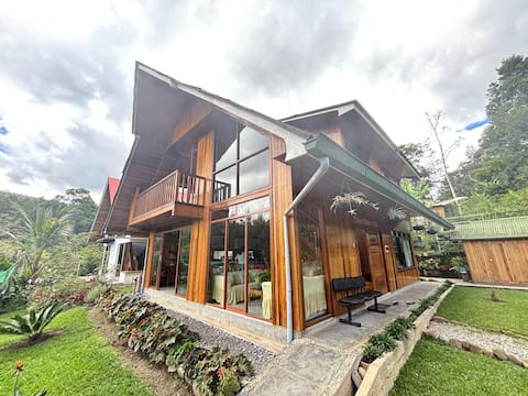 Haus Böttger, House by the lake / Villa Rica, Perú