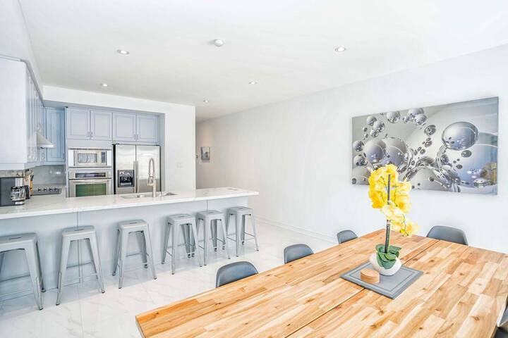 Toronto Gem: Steps from Beach, TTC, and Downtown! gallery image 4