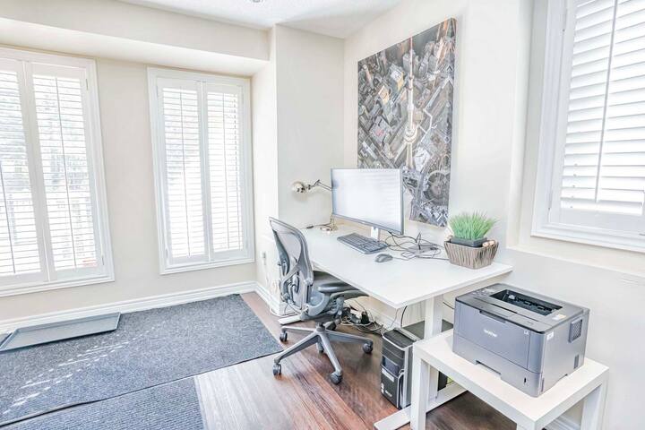 Toronto Gem: Steps from Beach, TTC, and Downtown! gallery image 5