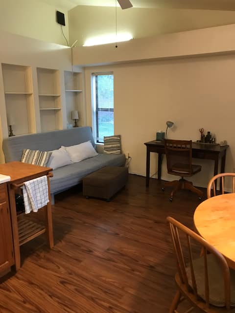 Successful Airbnb property: Mother-in-law furnished apartment sleeps 4 in Peoria