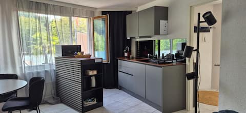Modern new guest suite, city limit with parking