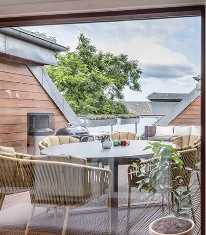 175 m2 Modern Loft with private terrace gallery image 2