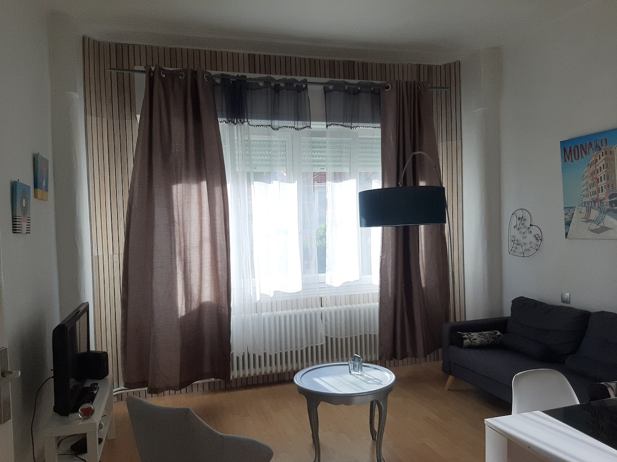 Popular Airbnb listing: House in the city center & refreshing pool in Prés D'arènes