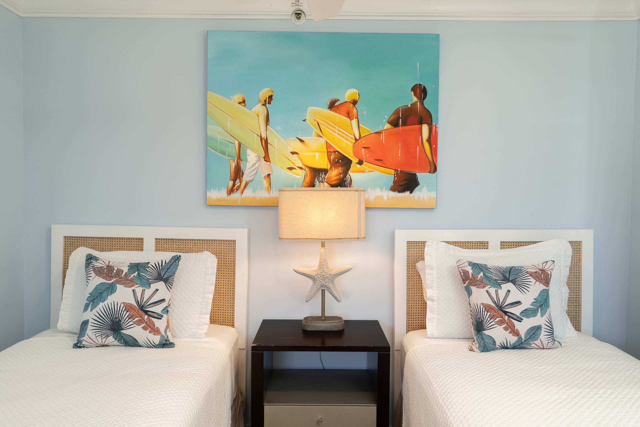 Condo in Honolulu · ★4.7 · 2 bedrooms · 4 beds · 1 private bath - Image 3