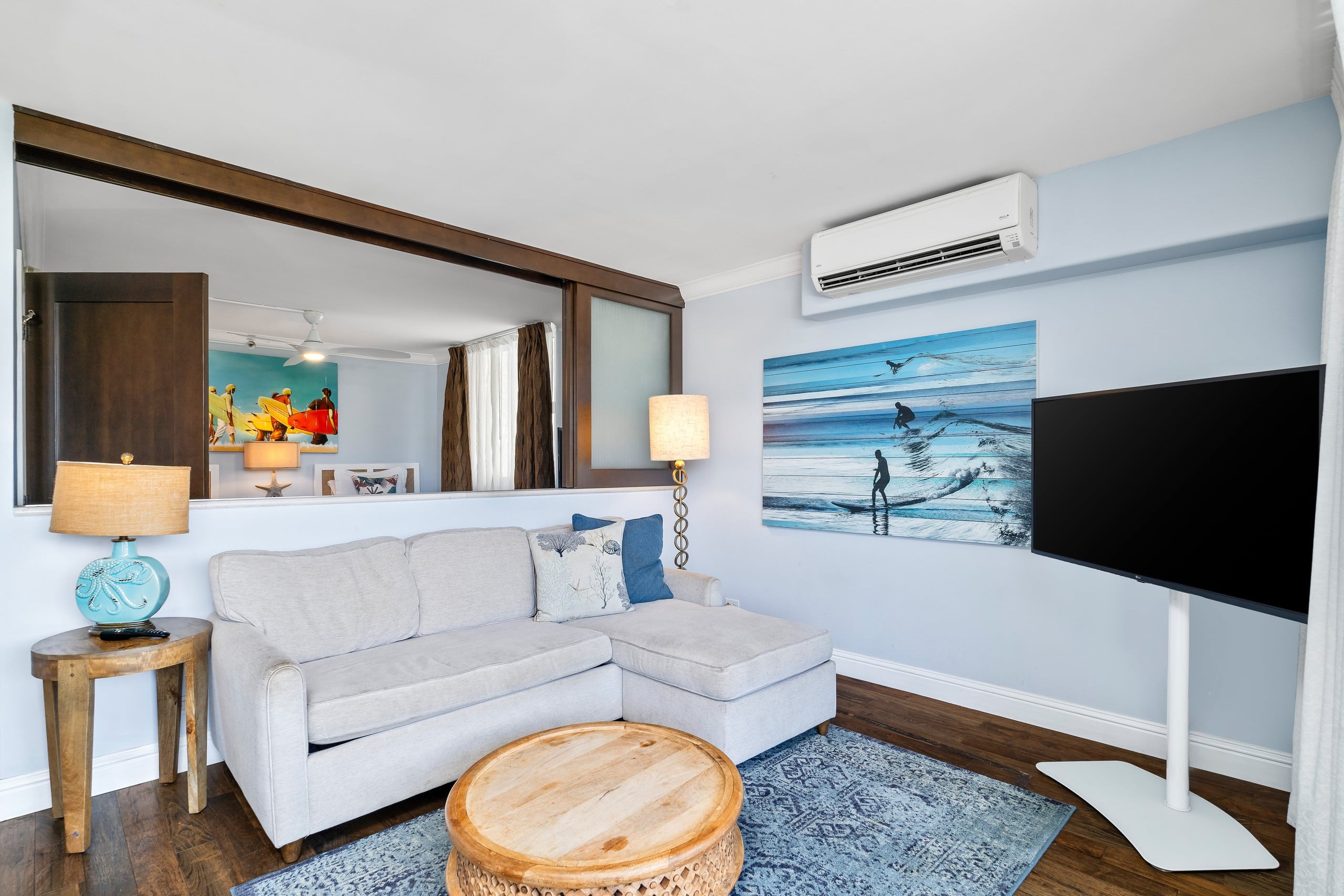 Condo in Honolulu · ★4.7 · 2 bedrooms · 4 beds · 1 private bath - Image 6