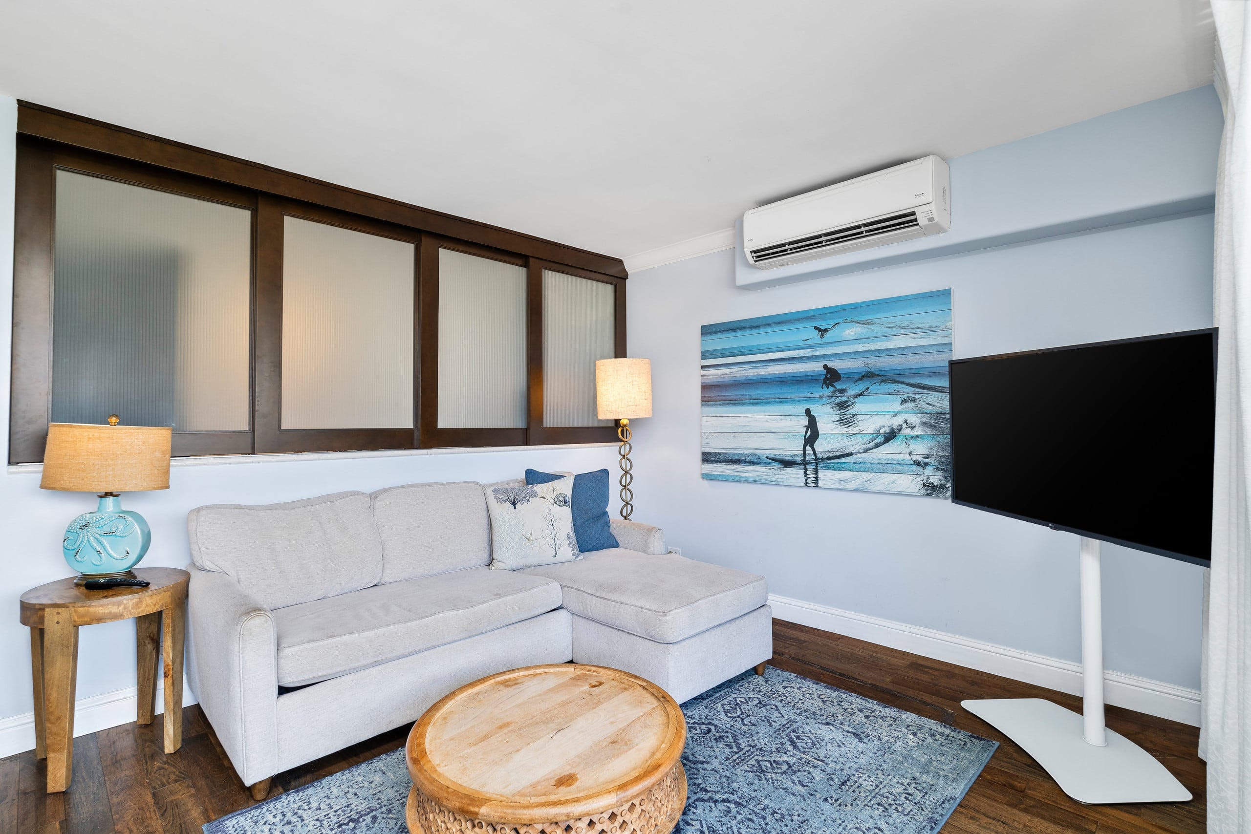Condo in Honolulu · ★4.7 · 2 bedrooms · 4 beds · 1 private bath - Image 7
