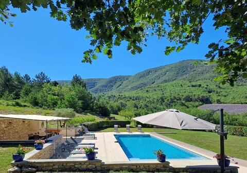 Luberon 4 ha. swimming pool 14 m, absolute calm Provence