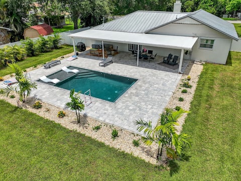 Top performing Airbnb: Tootsie’s Beachside Retreat-New Heated Pool in Redington Shores