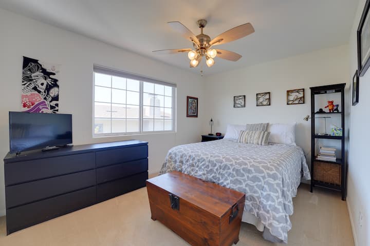 Bedroom 4 has a Queen sized bed and a Smart TV (No Cable).