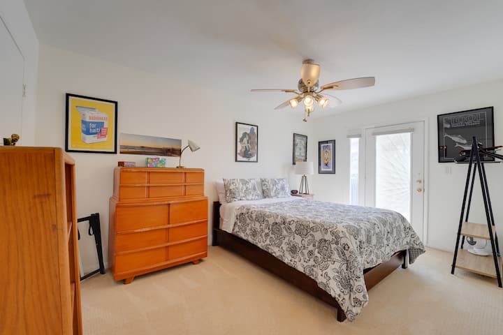 Bedroom 3 has a Queen sized bed and large collection of books (No TV).  It has an attached patio that is shared with bedroom 2 and looks out over the backyard.