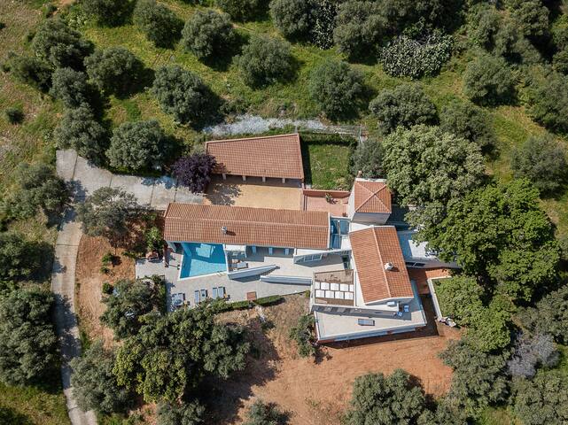 Vilia House on the hill next to Chania-heated pool gallery image 4