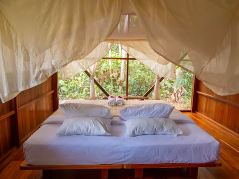 Manaqui Deluxe Cabin