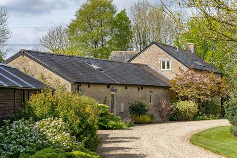 Successful Airbnb property: Cotswold Stone Barn - self contained annex in Cotswold