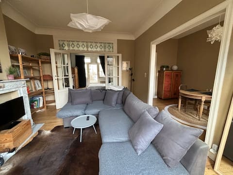 Successful Airbnb property: Charming apartment with terrace, EU institutions in Schaerbeek Schaarbeek