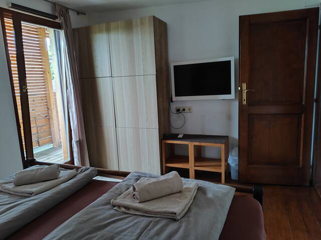 Quiet & Sunny Familyhouse (Garden Pool up to 4bdr) gallery image 3