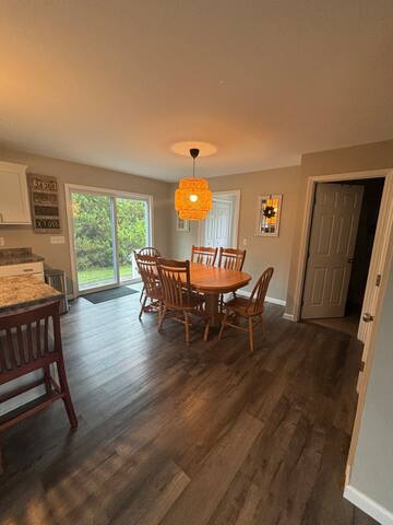 5 BR / 3 BA house in Narragansett Pier! gallery image 4